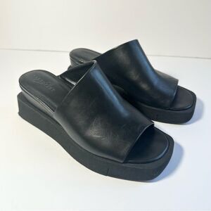 Naked Feet Leather Infinity Shoes 8M